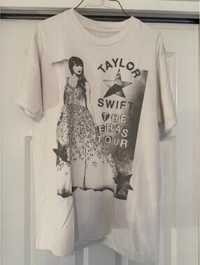Taylor Swift The Eras Tour Speak Now Distressed Graphic T-Shirt